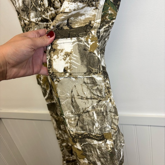 Women’s Brown and Green Camouflage Cargo Pants - Picture 4 of 6